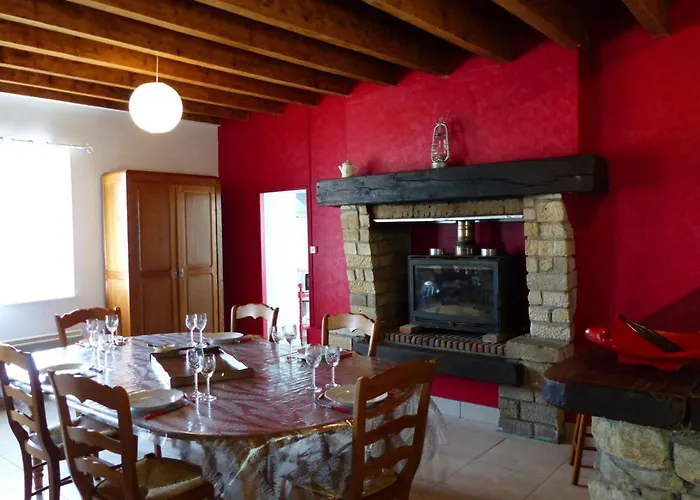 別荘 Longere Bourbonnaise Renovee Avec Jardin A - Fr-1-489-44 *