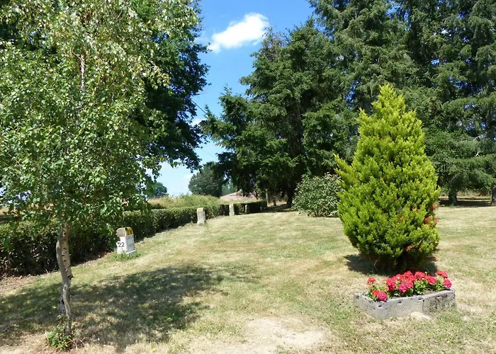 別荘 Longere Bourbonnaise Renovee Avec Jardin A - Fr-1-489-44 *