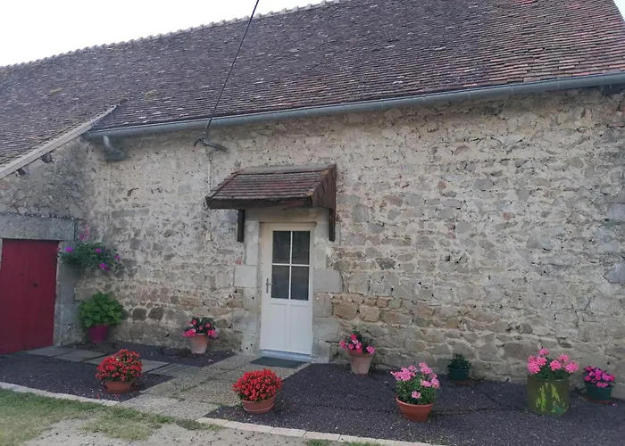 別荘 Longere Bourbonnaise Renovee Avec Jardin A - Fr-1-489-44 *